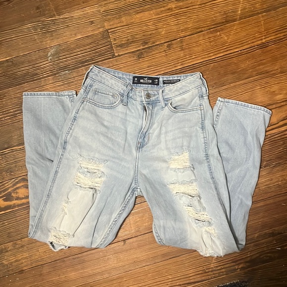Hollister Denim - Hollister Ultra High Rise Mom Jean - Vintage Stretch Ripped Size 26